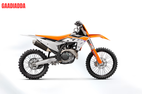 KTM 450 SX-F vs 890 Duke R